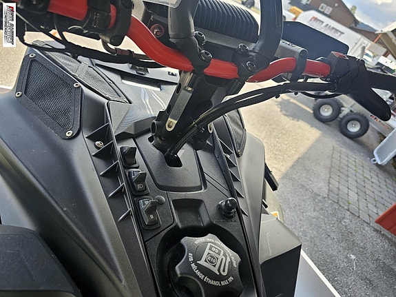 Ski-doo Summit X 154" 850 E-TEC Turbo SHOT 8 of 12