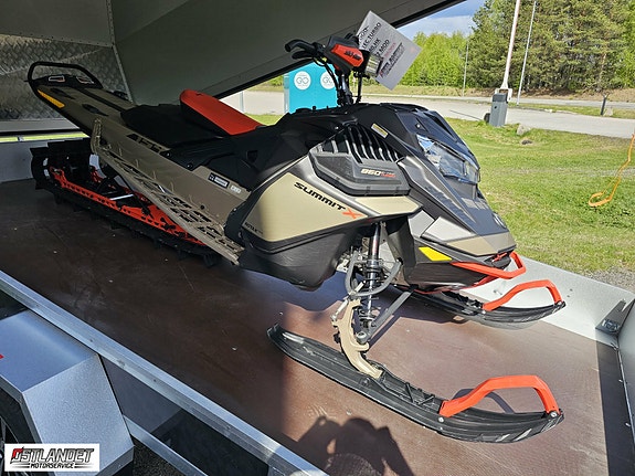 Ski-doo Summit X 154" 850 E-TEC Turbo SHOT 2 of 12