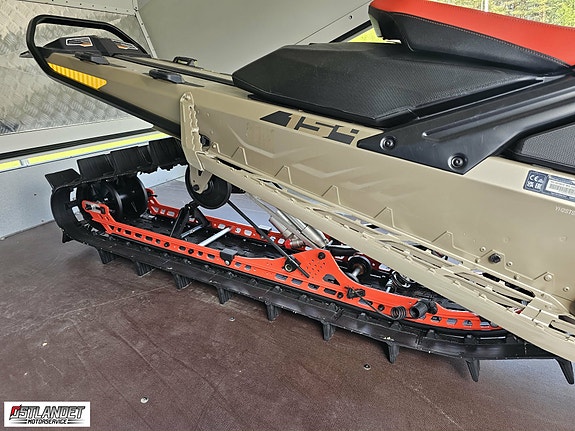 Ski-doo Summit X 154" 850 E-TEC Turbo SHOT 10 of 12