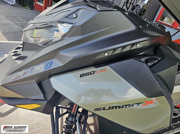 Ski-doo Summit X 154" 850 E-TEC Turbo SHOT 4 of 12