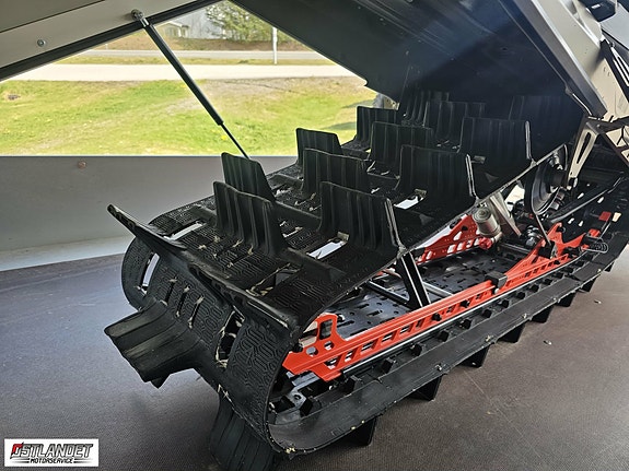 Ski-doo Summit X 154" 850 E-TEC Turbo SHOT 6 of 12