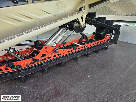 Ski-doo Summit X 154" 850 E-TEC Turbo SHOT 9 of 12
