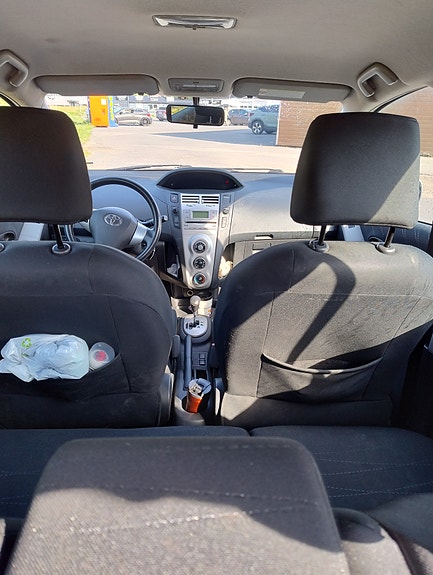Toyota Yaris 6 of 12