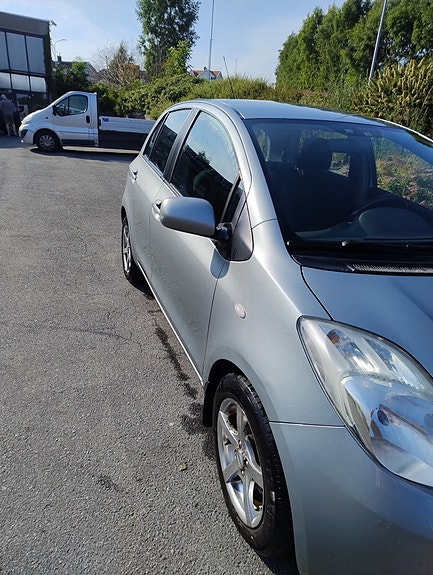 Toyota Yaris 3 of 12
