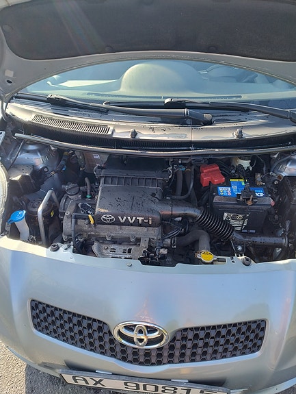 Toyota Yaris 4 of 12