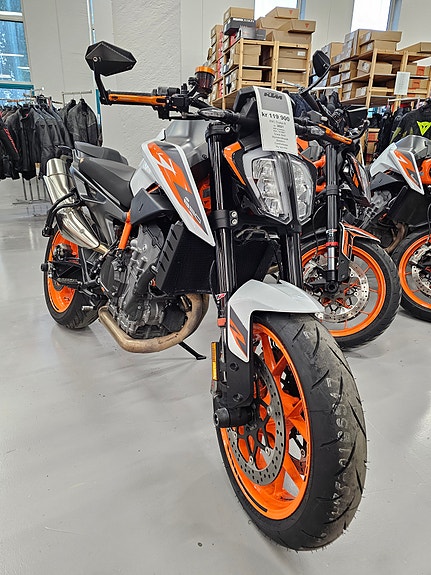 KTM 890 Duke R 2 of 9