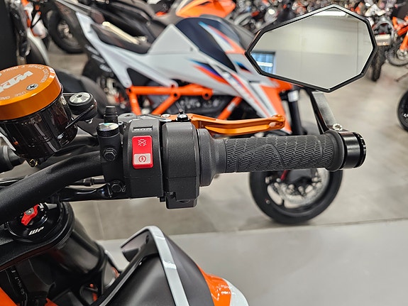 KTM 890 Duke R 9 of 9