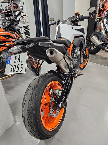 KTM 890 Duke R 4 of 9