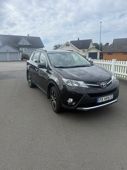 Toyota RAV4 2 of 12