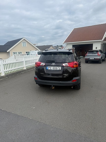 Toyota RAV4 4 of 12
