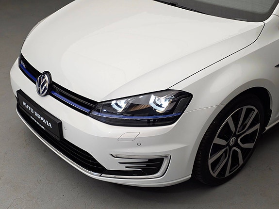Volkswagen Golf VII 10 of 30