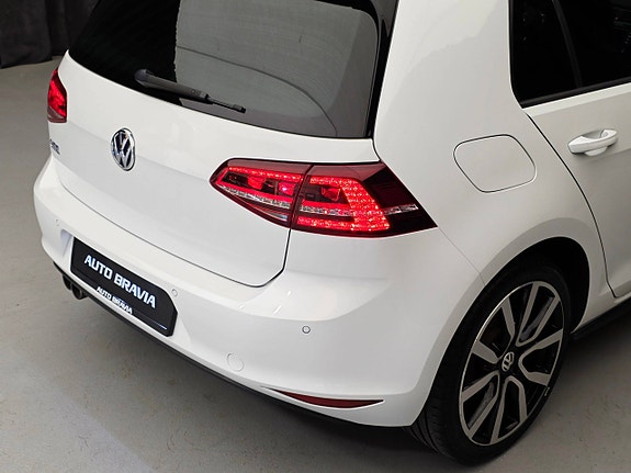 Volkswagen Golf VII 15 of 30