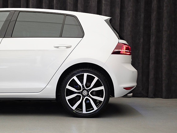 Volkswagen Golf VII 12 of 30