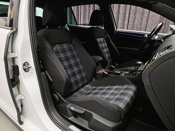 Volkswagen Golf VII 20 of 30