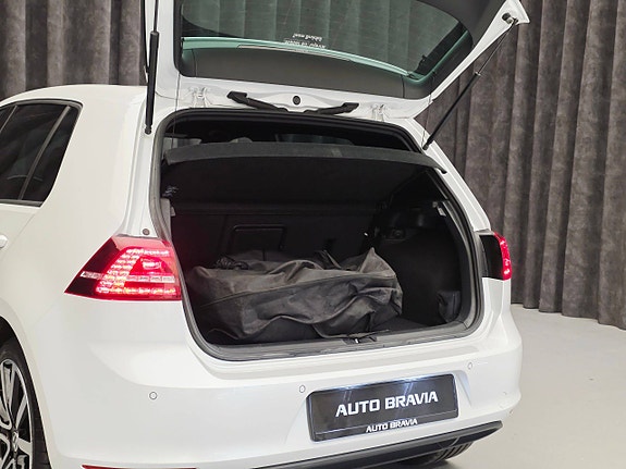 Volkswagen Golf VII 16 of 30