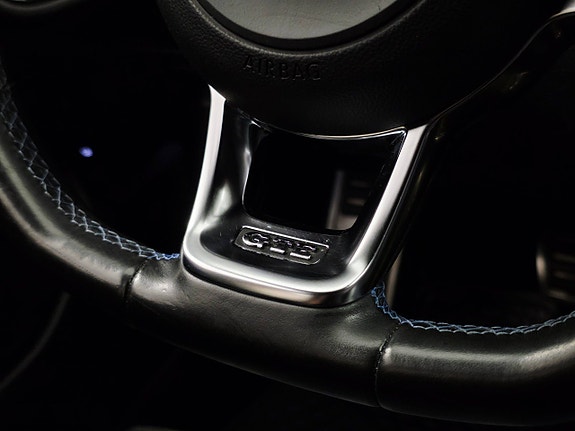 Volkswagen Golf VII 26 of 30