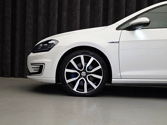 Volkswagen Golf VII 11 of 30