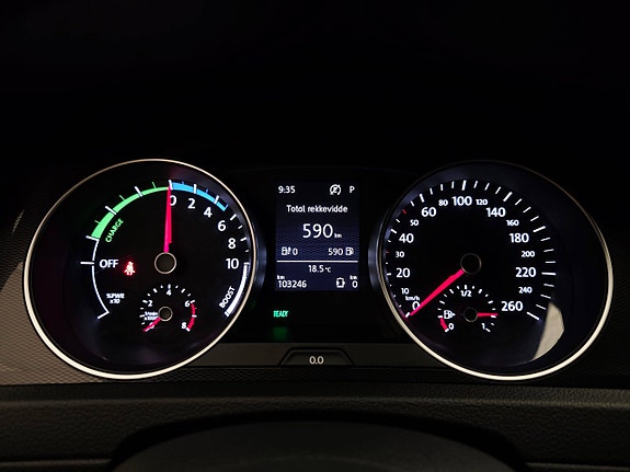 Volkswagen Golf VII 27 of 30