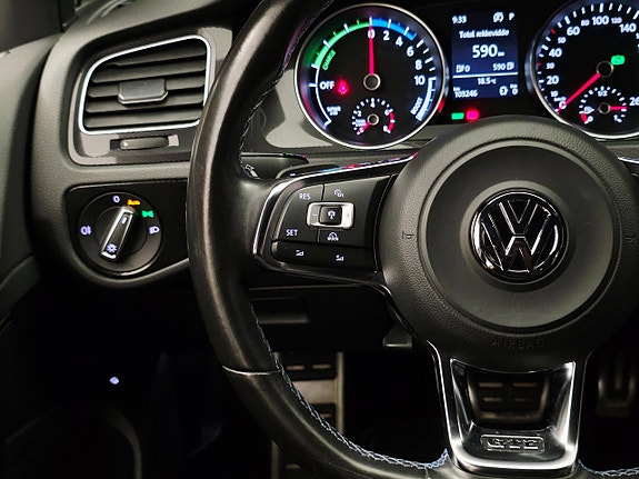 Volkswagen Golf VII 24 of 30