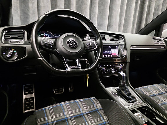 Volkswagen Golf VII 22 of 30
