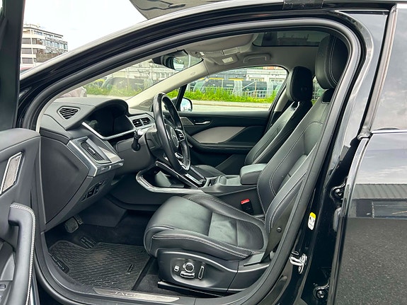 Jaguar I-PACE 13 of 30
