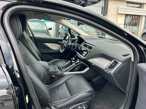 Jaguar I-PACE 29 of 30