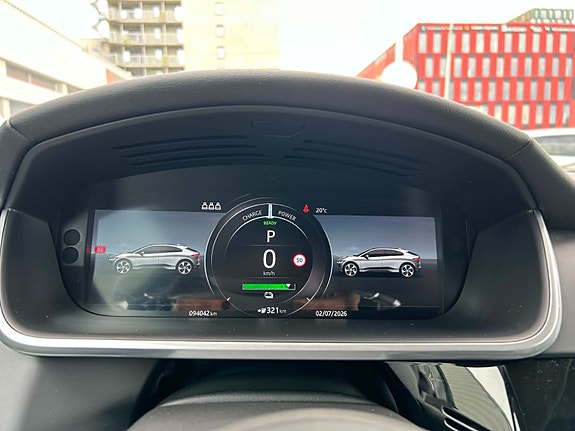 Jaguar I-PACE 17 of 30
