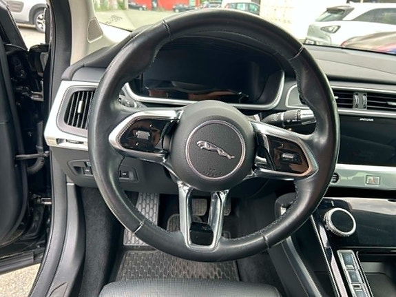 Jaguar I-PACE 16 of 30