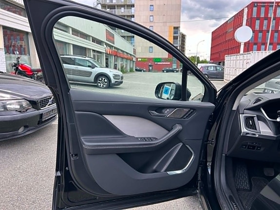 Jaguar I-PACE 11 of 30