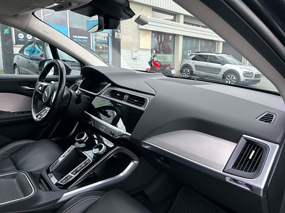 Jaguar I-PACE 30 of 30