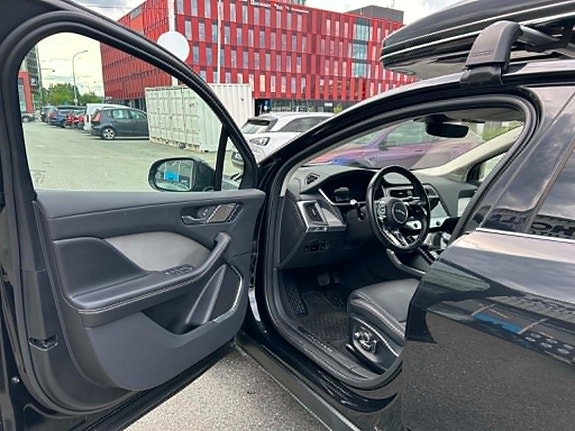 Jaguar I-PACE 10 of 30