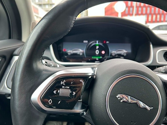 Jaguar I-PACE 18 of 30