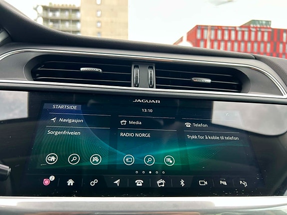 Jaguar I-PACE 23 of 30