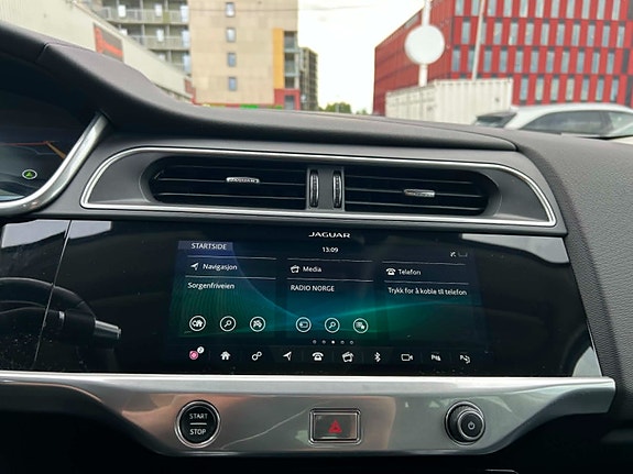 Jaguar I-PACE 22 of 30