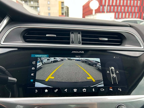 Jaguar I-PACE 24 of 30