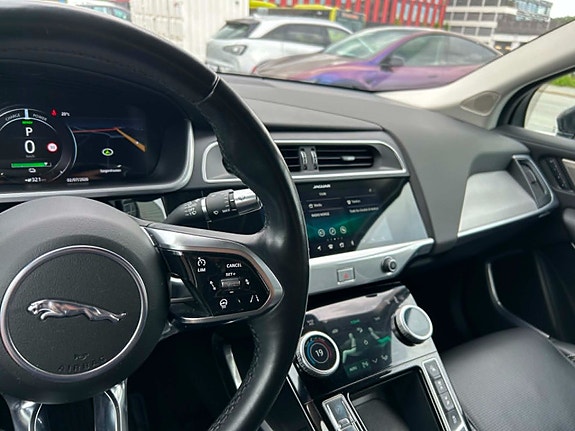 Jaguar I-PACE 21 of 30