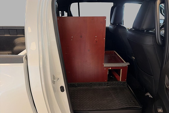 Toyota HiLux 12 of 19