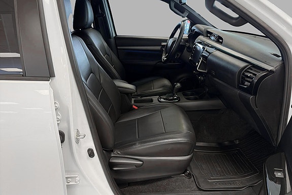 Toyota HiLux 13 of 19