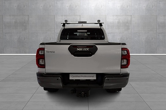 Toyota HiLux 4 of 19