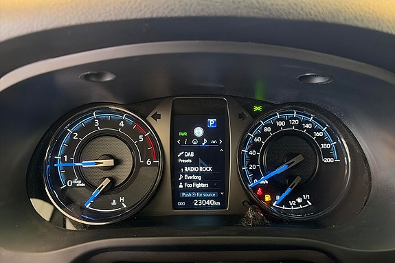Toyota HiLux 17 of 19