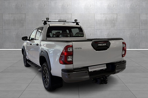 Toyota HiLux 3 of 19
