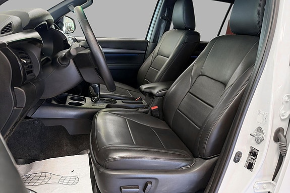 Toyota HiLux 9 of 19