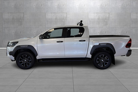 Toyota HiLux 2 of 19