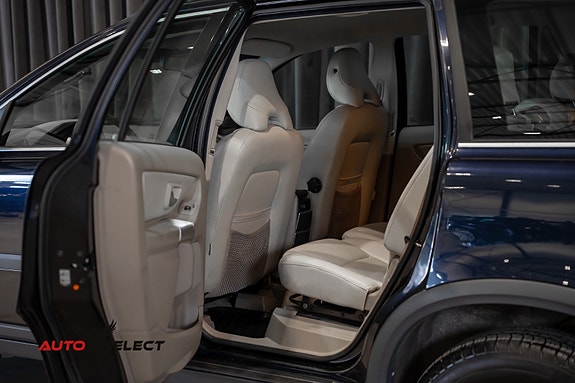 Volvo XC90 14 of 30