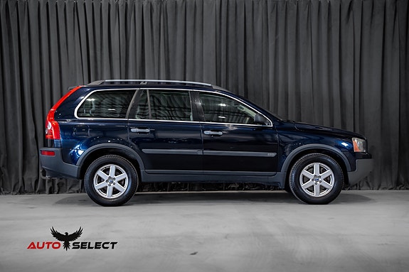 Volvo XC90 10 of 30