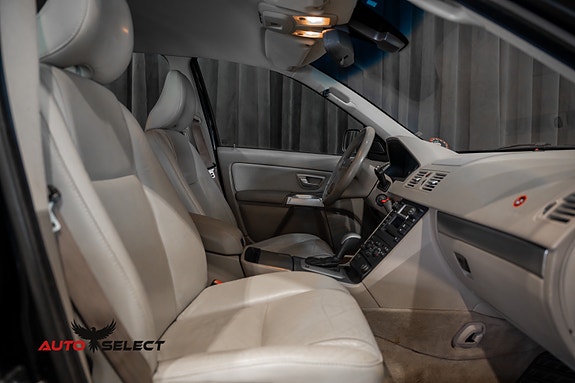 Volvo XC90 18 of 30