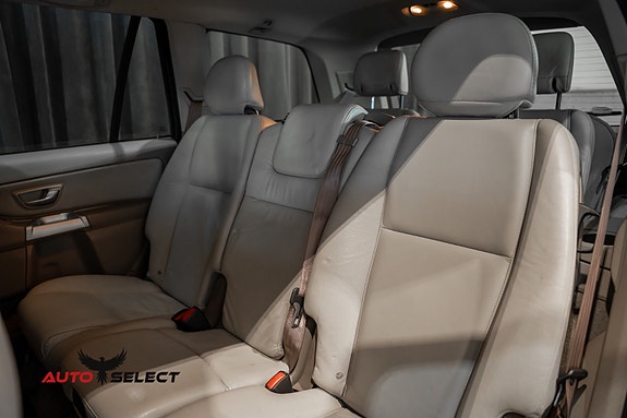 Volvo XC90 15 of 30