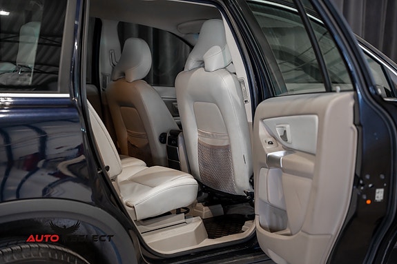Volvo XC90 11 of 30