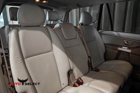 Volvo XC90 12 of 30