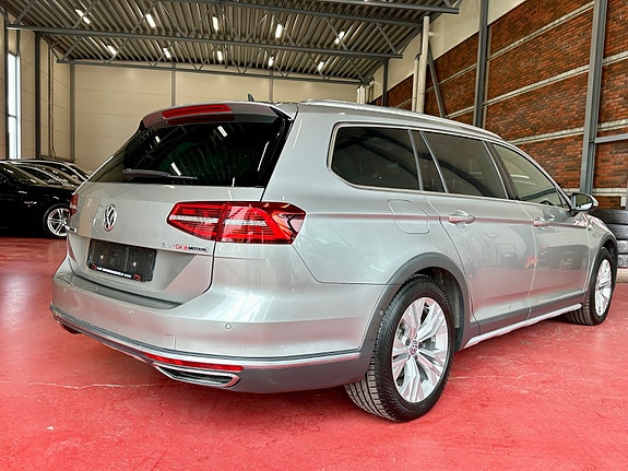 Volkswagen Passat Alltrack 4 of 30